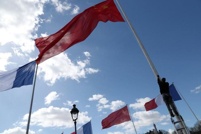 China has said it warned off a French naval vessel that had entered the Taiwan Strait
