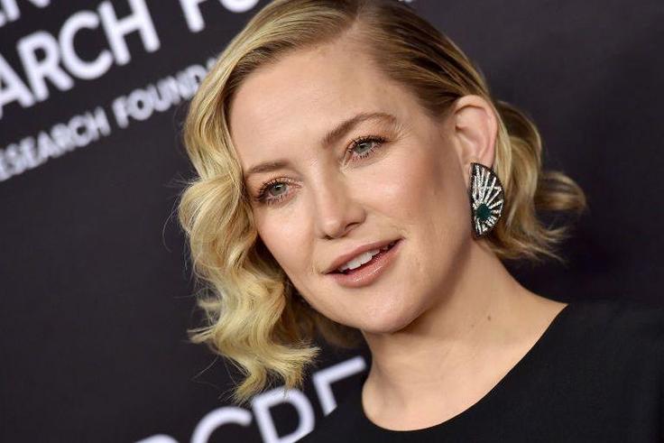 Kate Hudson Shows Off Toned Abs In Workout Gear