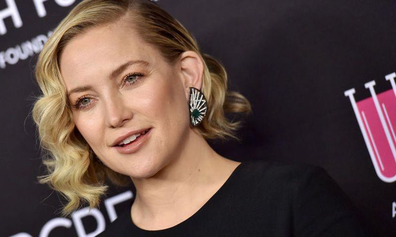 Kate Hudson Shows Off Toned Abs In Workout Gear