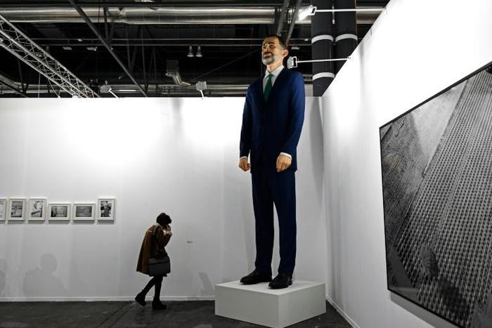 A clause in the purchase contract for the giant statue of King Felipe VI commits the buyer to burning the artwork