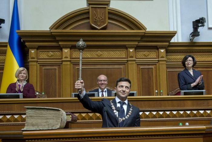 New Ukraine President Volodymyr Zelensky has called early elections for July 21