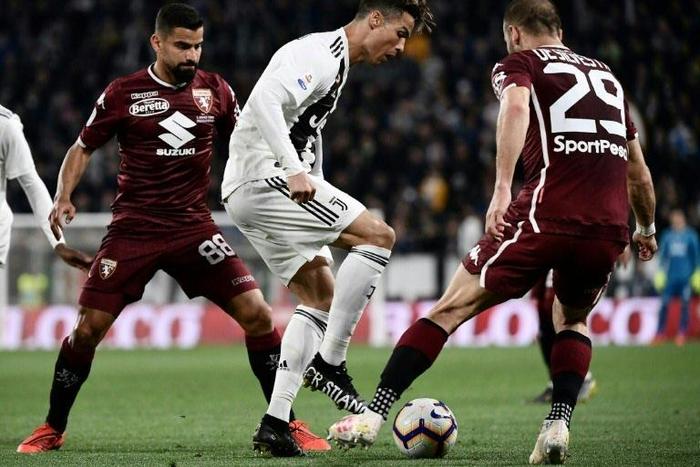 Juventus forward Cristiano Ronaldo (C) has scored 601 club goals in his career.