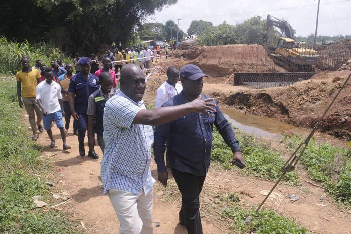 Minister for roads and highways inspects construction of damaged bridge at kwabeng