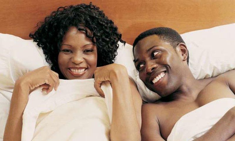___7797734___2018___1___3___15___couple+in+bed+essence