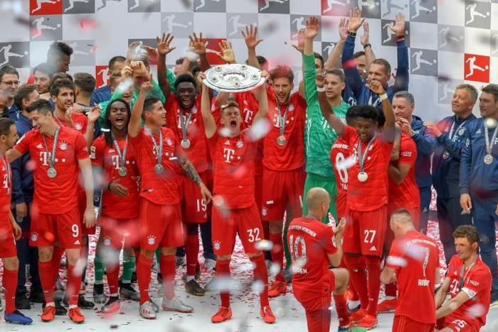 Bayern Munich wrapped up a seventh straight Bundesliga title on Saturday