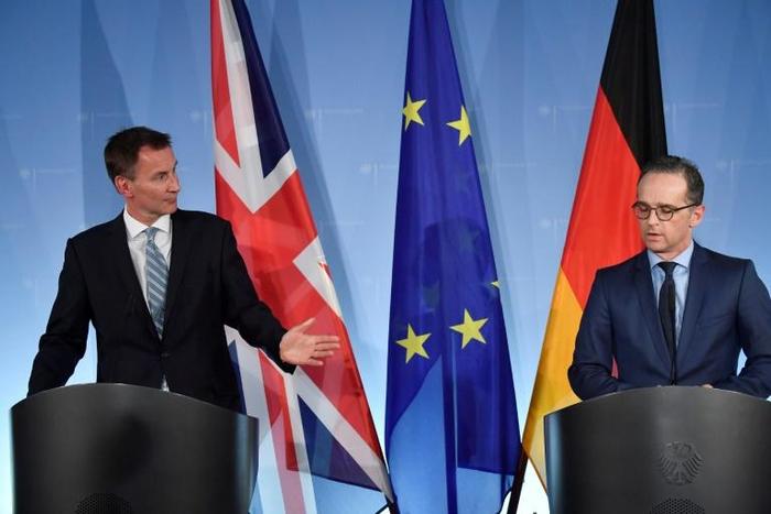 Britain's Foreign Secretary Jeremy Hunt (L) and German Foreign Minister Heiko Maas give a press conference following talks on February 20, 2019 in Berlin