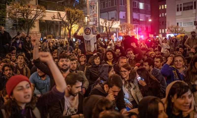 Protesters chant slogans during a demonstration in Istanbul's Kadikoy district, on May 7, 2019, following a decision by the authorities to re-run the city's mayoral election