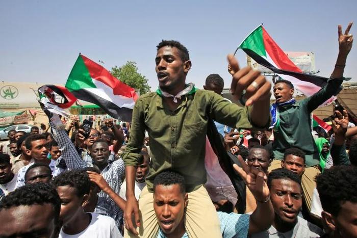 Sudanese protesters are pushing for the army to hand over power to civilians following the ouster of veteran leader Omar al-Bashir