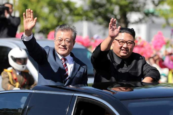 South Korean President Moon Jae-in (L) backs a policy of engagement with the North and brokered the talks process between Kim Jong Un (R) and US President Donald Trump