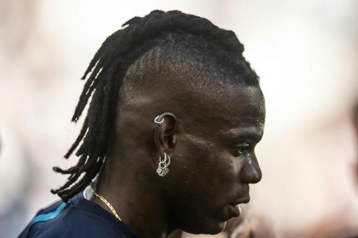 Mario Balotelli left the field with a thigh injury before his team Marseille scored twice to beat Nimes on Saturday