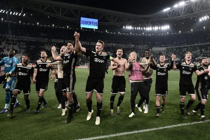 Matthijs de Ligt led the Ajax celebrations in Turin