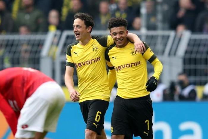 Danish midfielder Thomas Delaney (L) has warned his Borussia Dortmund team mates ahead of the derby with Schalke