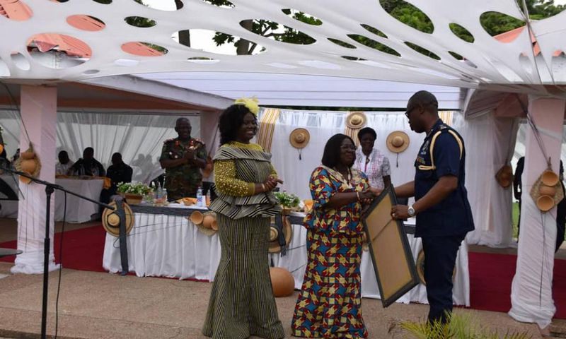 Frederick Mwenvil Dibkuu presents artwork to Chief of Staff
