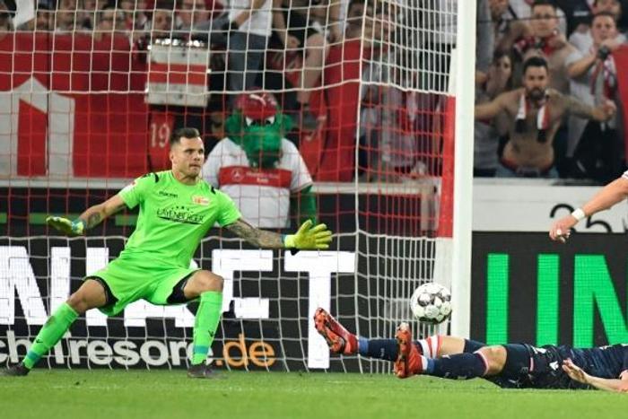 Marvin Friedrich (2L) deflected in a shot from Stuttgart's Mario Gomez (R) before equalising for Union Berlin