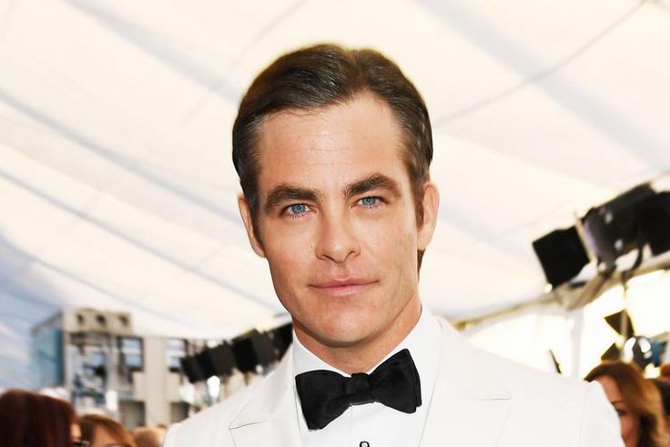 Chris Pine Swears by This Controversial Acne Drug