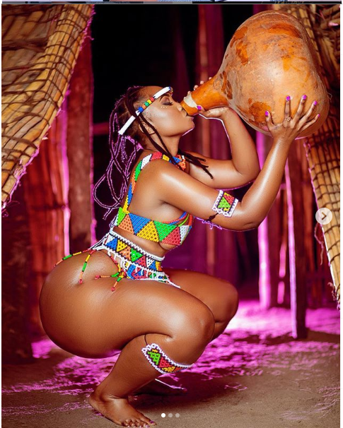 Curvy model shows off curvier mother to prove that her curves are natural (photos)