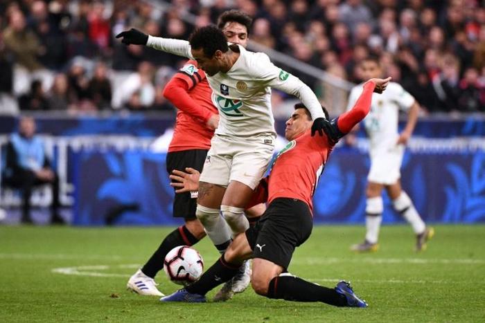 Despite scoring Neymar had a difficult evening as PSG lost the French Cup final to Rennes