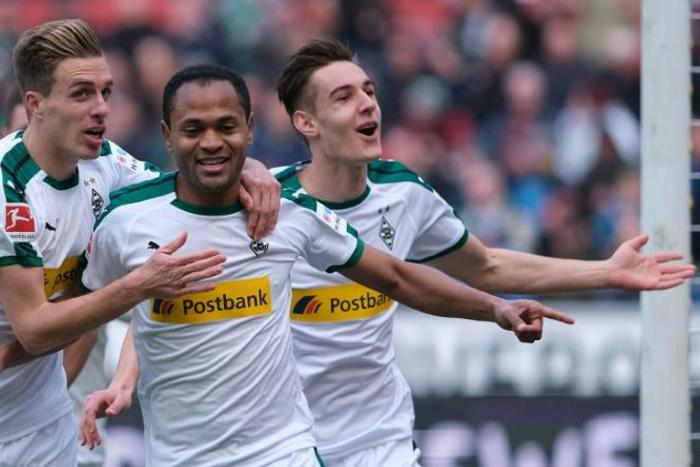 Raffael's goal secured a much-needed win for Borussia Moenchengladbach over Hanover on Saturday