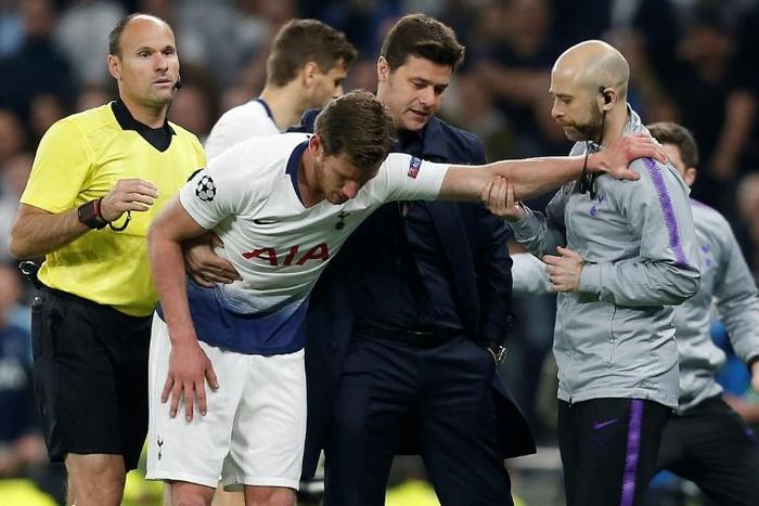Tottenham's Jan Vertonghen had to be helped off the pitch after suffering a head injury against Ajax