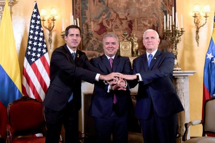 Handout picture released by the Colombian Presidency's press office shows Colombian President Ivan Duque (C), US Vice President Mike Pence (R) and Venezuelan opposition leader and self-declared acting president Juan Guaido