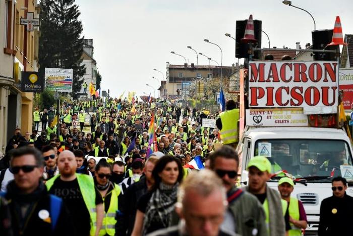 French and German protesters joined forces at the border beween the two countries in Stiring-Wendel, northeast France, for the latest wave of 'yellow vest' marches