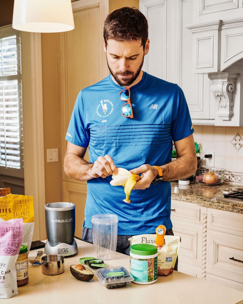 Quarles makes his favorite post-run snack, a superfood-packed smoothie.