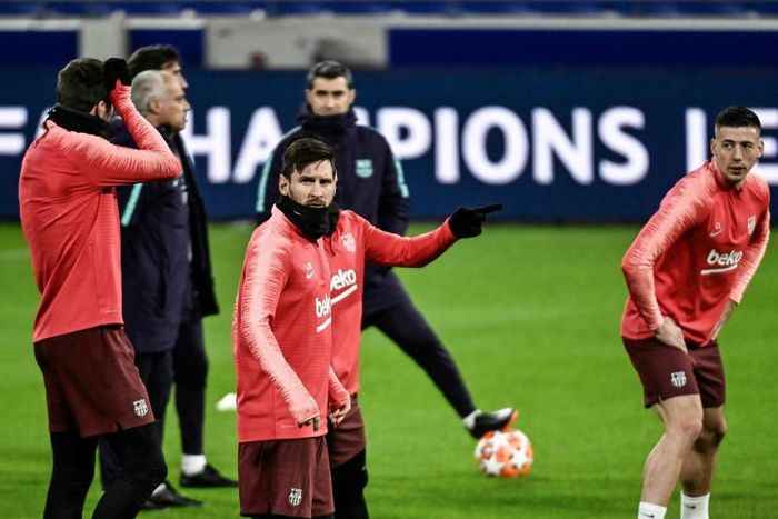 Lionel Messi (C) and his Barcelona teammates trained at Lyon's Groupama Stadium on Monday ahead of Tuesday's last 16, first leg