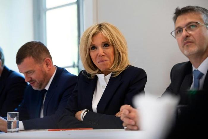 Brigitte Macron wants to pick up her career as a teacher at two new centres directed at adults who dropped out of school