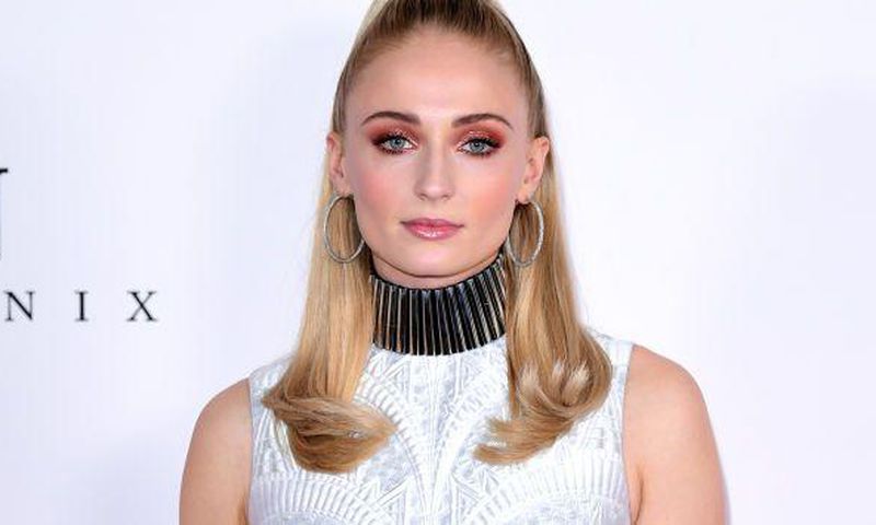 Sophie Turner Shows Off Abs in London
