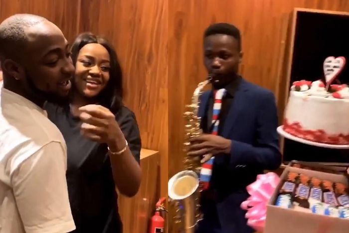 Davido surprise Chioma on Val's Day
