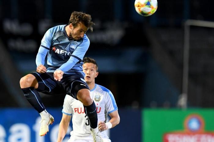 Sydney FC's Adam le Fondre displayed his enduring predatory instincts to keep Shanghai SIPG at bay
