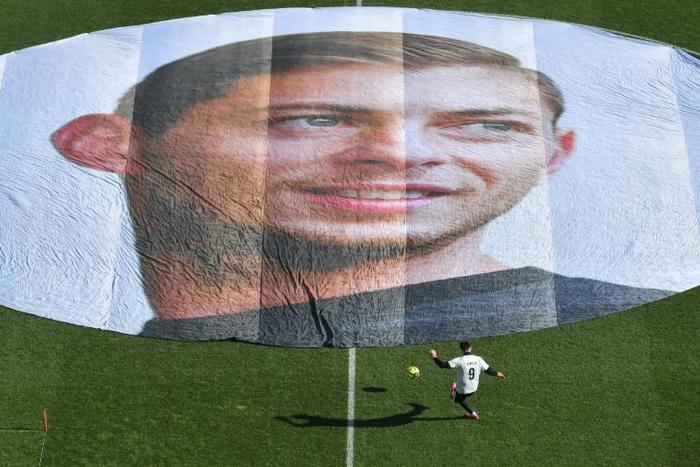 Nantes gave a final rousing send off to Sala with a series of moving gestures in their Ligue 1 match against Nimes