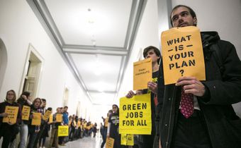 Democrats Seek Young Voters, and the Memes That Move Them