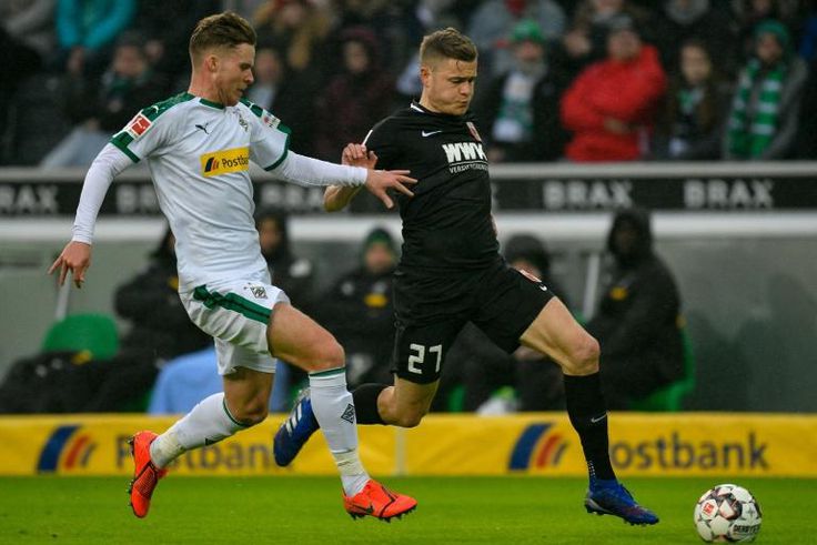 Alfred Finnbogason (R), pictured in January 2019, put his side ahead in the eighth minute during the game February 3, 2019, converting a penalty after Mainz defender Daniel Brosinski's handball