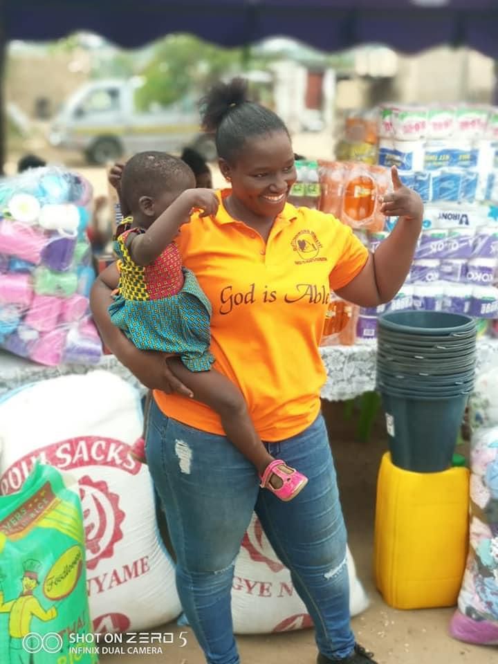 Gifty Hammond donates to orphanages
