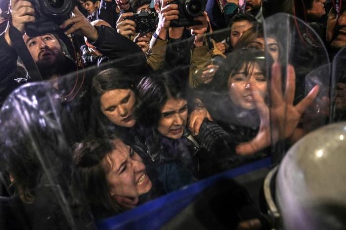 Police fired tear gas at thousands of participants in the International Women's Day March on Istanbul's Istiklal avenue