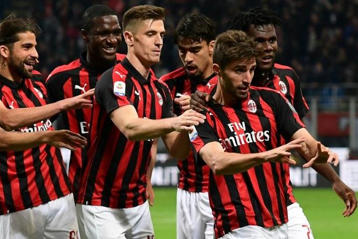 AC Milan's Italian forward Fabio Borini (R) celebrates with teammates after scoring in a 2-1 win over Bologna.