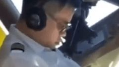 Chief piloted filmed sleeping in the cockpit while plane was aloft