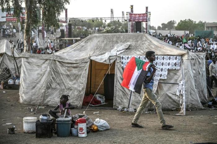 Sudanese protesters have kept up a round-the-clock sit-in outside army heaquarters for the past three weeks, demanding that the military hand power to civilians after toppling veteran president Omar al-Bashir on April 11