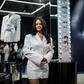 Rihanna pose dans la boutique éphémère de sa marque Fenty à Paris, le 22 mai 2019