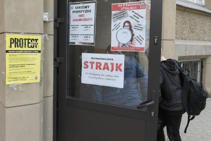 Posters declaring the participation at the indefinite nationwide teachers' strike, at a school in Warsaw on April 8, 2019. The majority of Poland's school and kindergarten teachers went on strike after talks about their payment with the government fail...