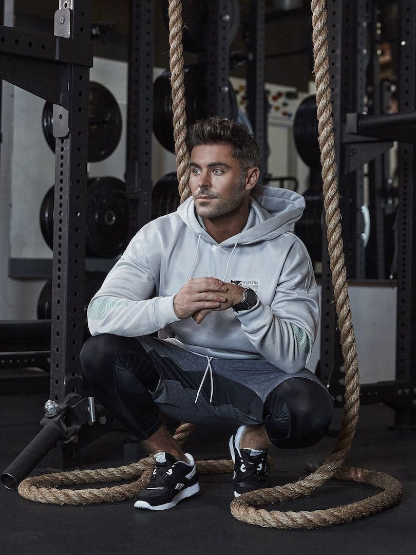Efron rocking the leggings and shorts. Nothing wrong with a man who knows himself.