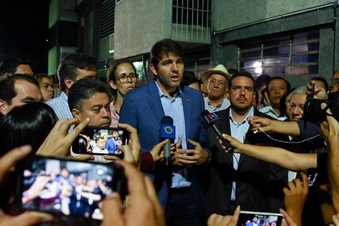 Venezuelan Deputy Carlos Prosperi (C) talks to the press outside the Democratic Action Party's headquarters after the arrest of Edgar Zambrano, deputy leader of the opposition-dominated National Assembly