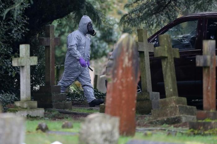 Investigative website Bellingcat has identified a high-ranking Russian GRU officer who was in Britain during the Salisbury chemecal attack