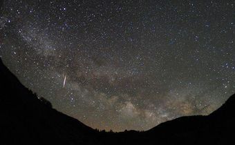 The lyrids meteor shower will peak in night skies