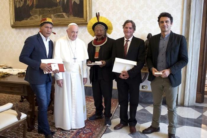 Pope Francis met Brazil's indigenous chief Raoni Metuktire (centre) and other indigenous leaders Monday