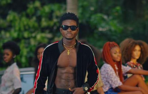 Kuami Eugene on set with girls