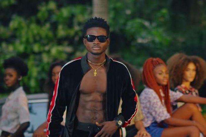 Kuami Eugene on set with girls