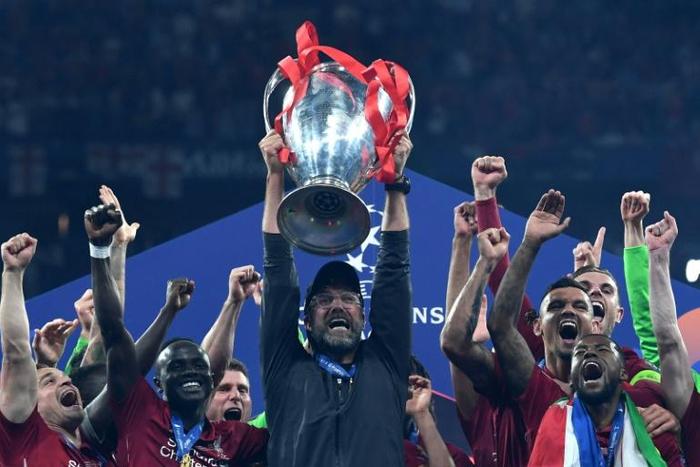 Jurgen Klopp raises the European Cup trophy