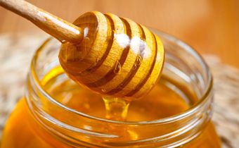 12 Ways Honey Can Up Your Beauty Game